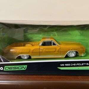 Maisto 1/25 Diecast Model Car 1965 Chevrolet El Camino Lowrider Gold Metallic